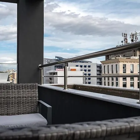 μεζονέτα με θέα στο πάρκο σταύρος νιάρχος One Apartment *