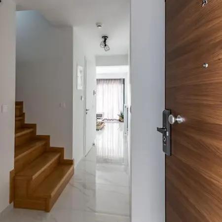 Apartment μεζονέτα με θέα στο πάρκο σταύρος νιάρχος One *