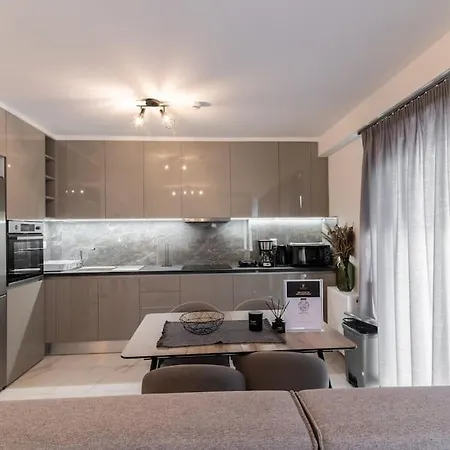 μεζονέτα με θέα στο πάρκο σταύρος νιάρχος One Apartment