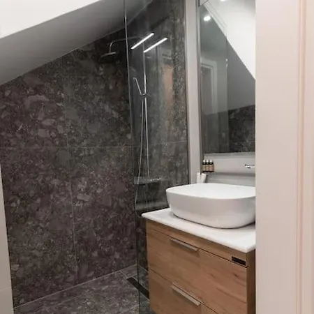 μεζονέτα με θέα στο πάρκο σταύρος νιάρχος One Apartment Athens